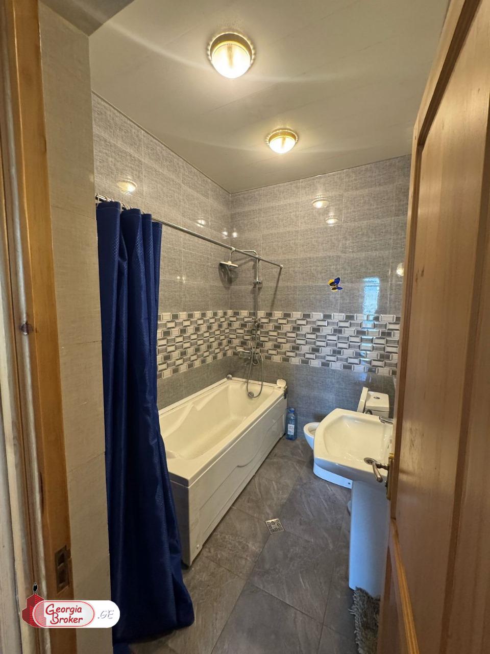 продается квартира с новым ремонтом 4-комнаты